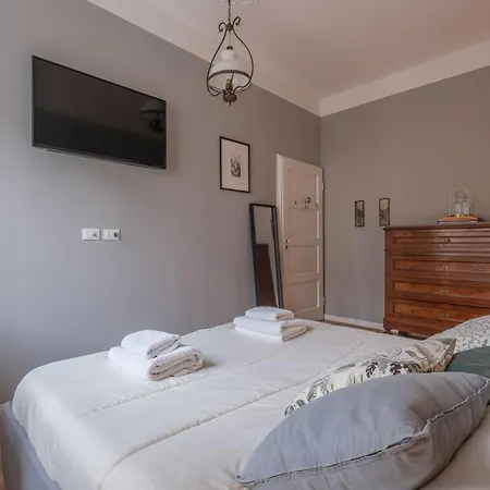 Elegance And Comfort In The Heart Of アパート ボローニャ